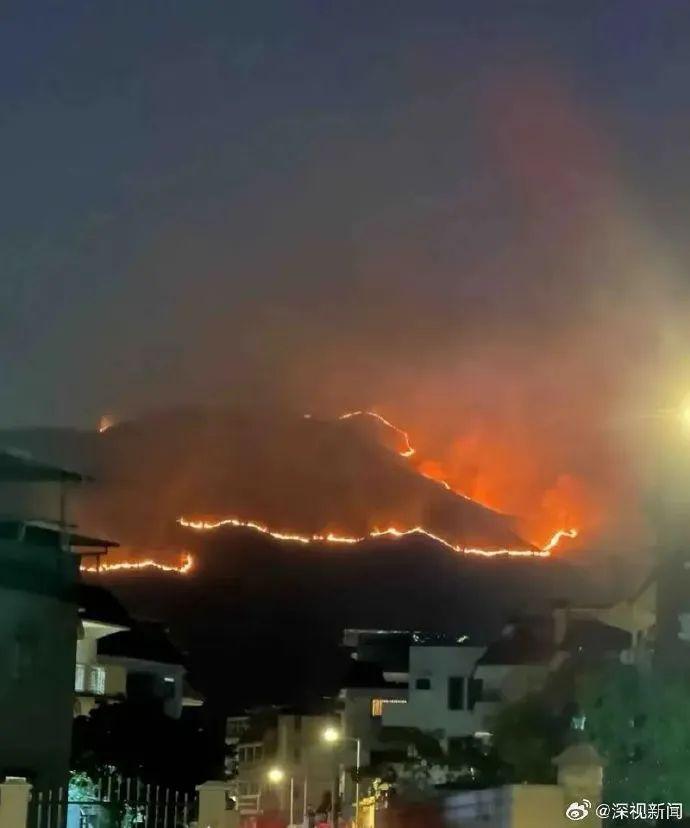 香港元朗鸡公岭发生山火