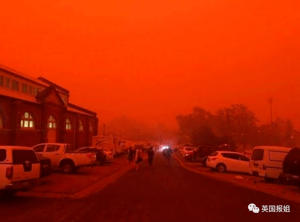 哈里斯的住所受到了洛杉矶山火的波及。洛杉矶地区近年来频频发生山火，给当地居民的生活带来了极大的困扰。在这种情况下，无论是名人还是普通人，都无法完全避免受到山火的影响。建议关注当地官方发布的预警信息，做好防火措施，确保自身安全。同时，也希望大家能够尊重他人的隐私，不要过度猜测或传播未经证实的信息。