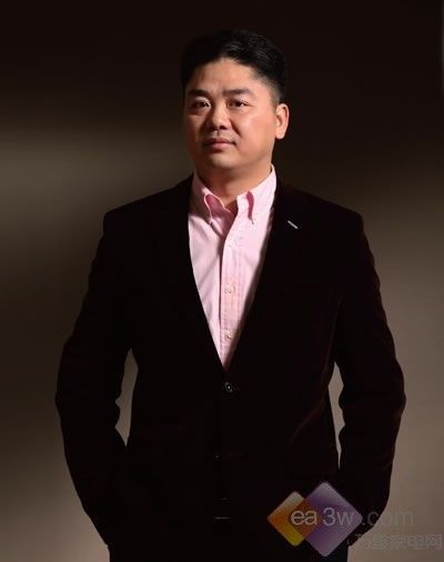 刘强东作为京东集团的创始人和CEO，其年终奖金的确切数额并非公开信息。关于刘强东发年终奖平均可达23薪的说法，可能是一种传言或误解。，实际上，刘强东和京东集团高管的年终奖金数额是保密的，而且每个员工的年终奖金也会因个人业绩、职位和公司的整体表现而有所不同。因此，无法确定刘强东的年终奖金是否达到所谓的平均23薪。，如果您对京东集团的薪资和福利感兴趣，建议您查阅该公司的官方公告或相关媒体报道，以获取更准确的信息。