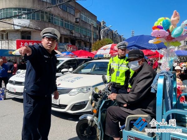 深圳交警为了维护道路交通的安全与秩序，确实会进行全天候的执法行动，包括查酒驾。不过具体的查酒驾时间可能会根据交通状况、节假日、特殊活动等因素有所调整。因此，深圳交警是全天24小时查酒驾的，建议公众在驾驶时切勿饮酒，保障自己和他人的安全。以上内容仅供参考，如需更多信息，可查看相关新闻报道或访问深圳交警官网。