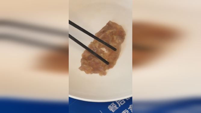 网红李维刚就牛肉卷事件致歉