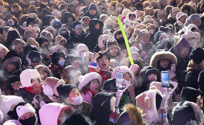 哈尔滨冰雪大世界排队游客喊退票