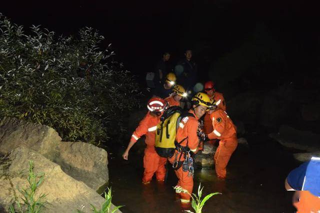 驴友进山千人连夜救援 被追偿两万